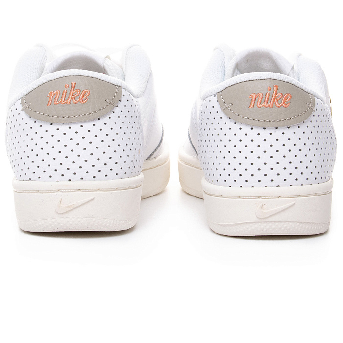 Кроссовки женские Nike Court Vintage Premium DA0984-100
