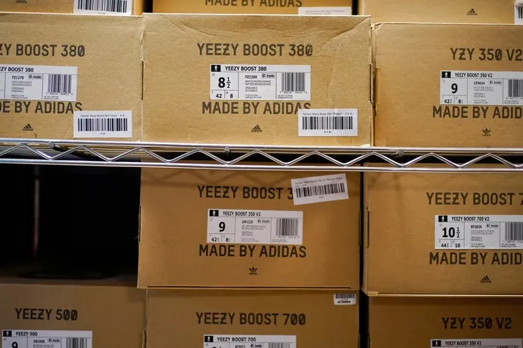Adidas не может найти каналы для сбыта кроссовок от Канье Уэста на сумму 1,2 млрд евро